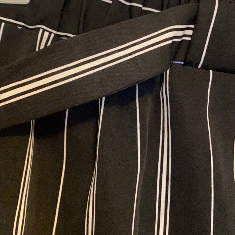 Striped front tie skirt with pockets - Picture 4 of 5